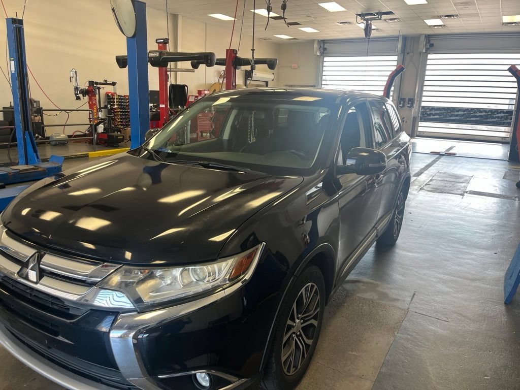 Used 2018 Mitsubishi Outlander SE FWD image 2