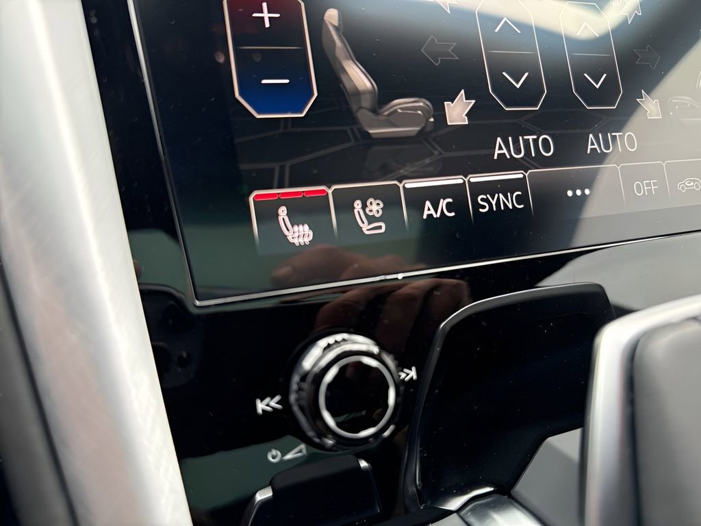Used 2022 Lamborghini Urus AWD/4WD image 25
