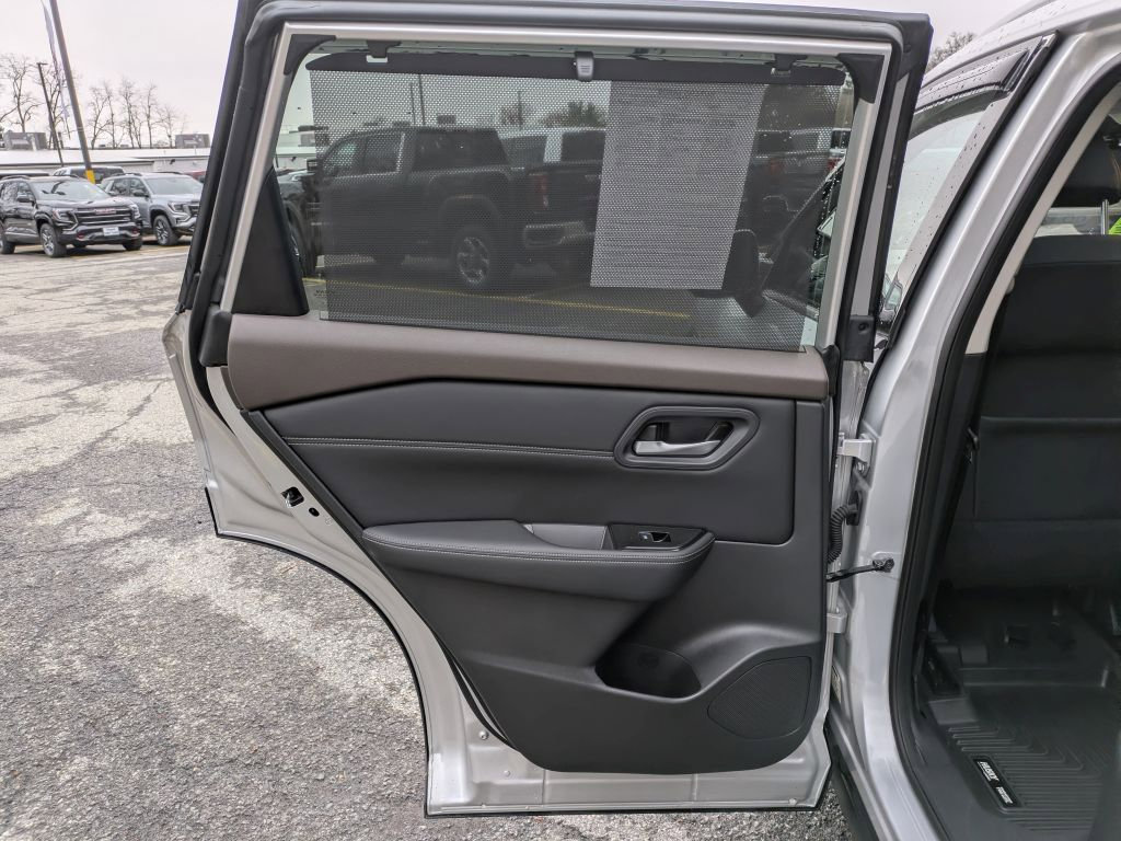 Used 2022 Nissan Rogue SL w/ SL Premium Package image 26