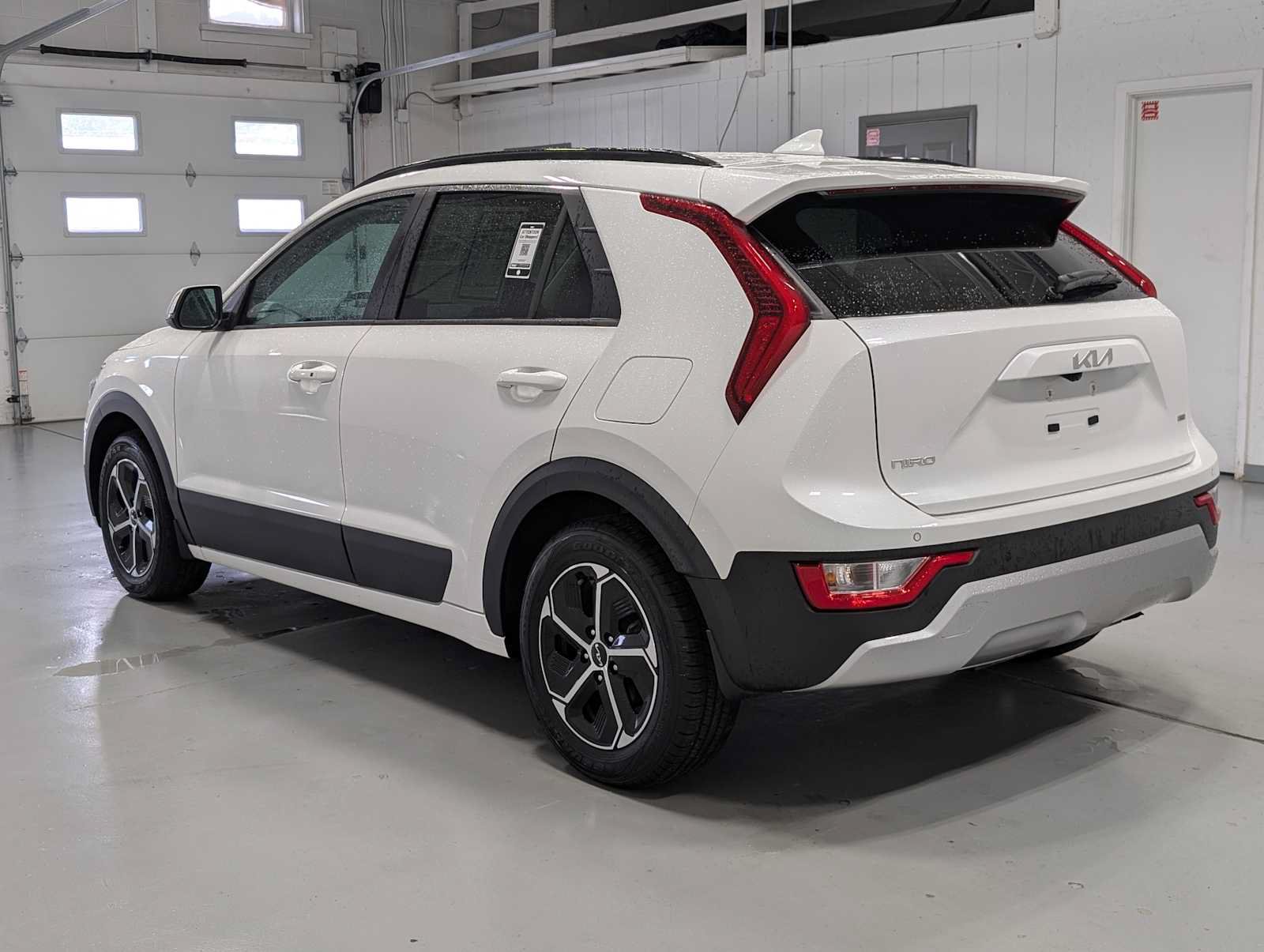 Used 2024 Kia Niro EX FWD image 10