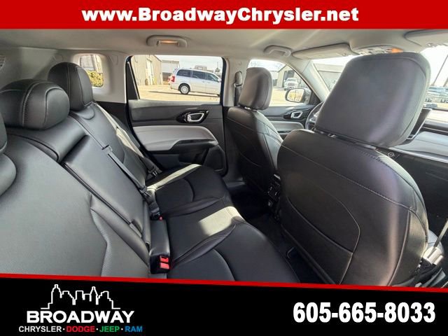 Used 2022 Jeep Compass Limited image 11