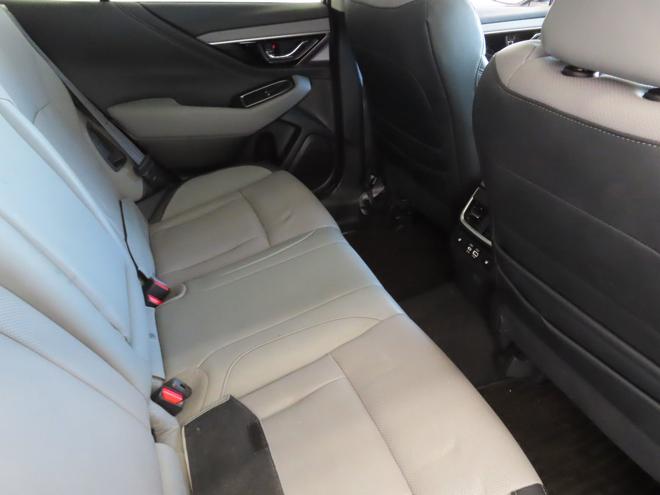 Used 2025 Subaru Outback Limited image 26