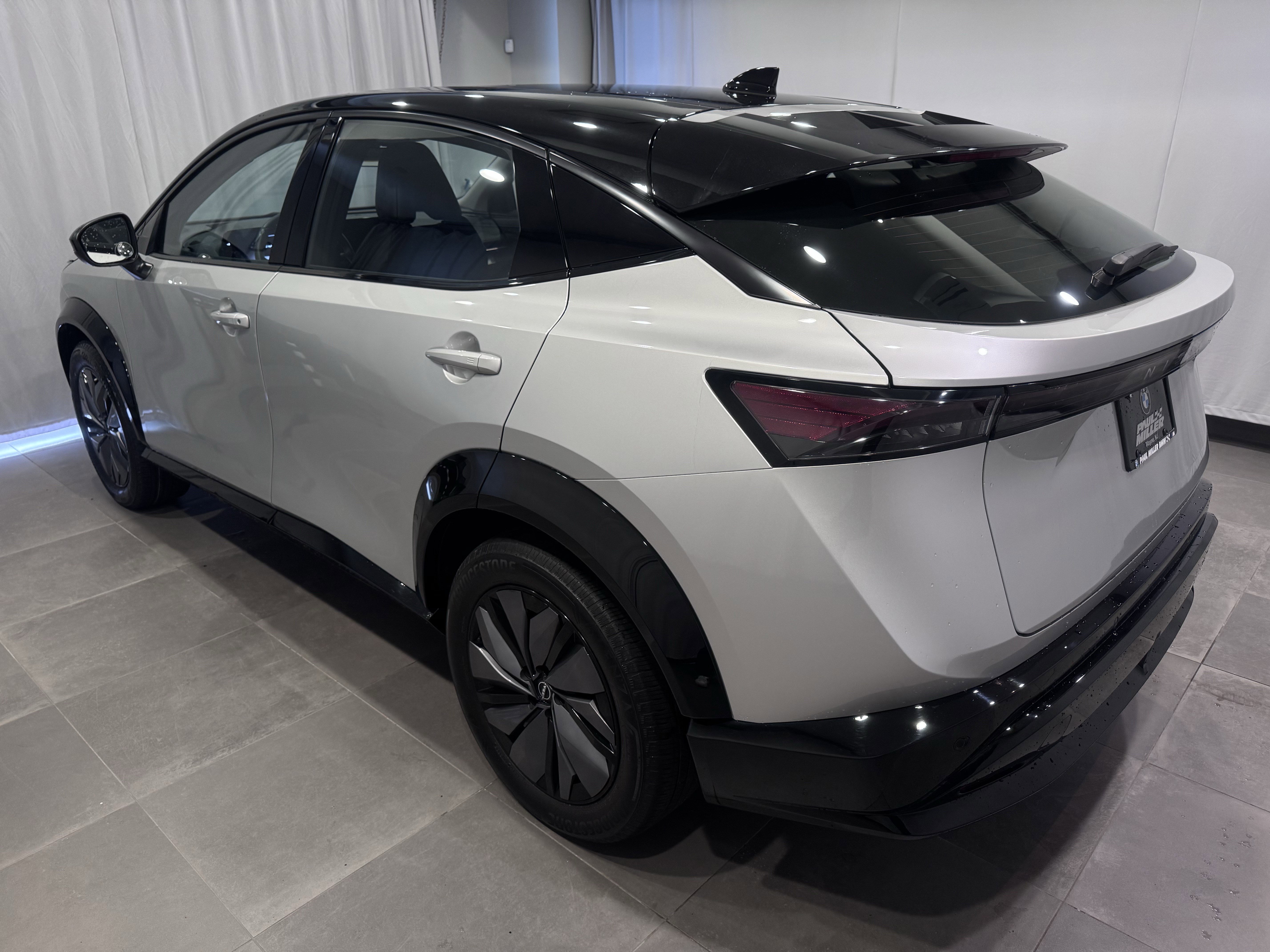 Used 2023 Nissan Ariya AWD image 5