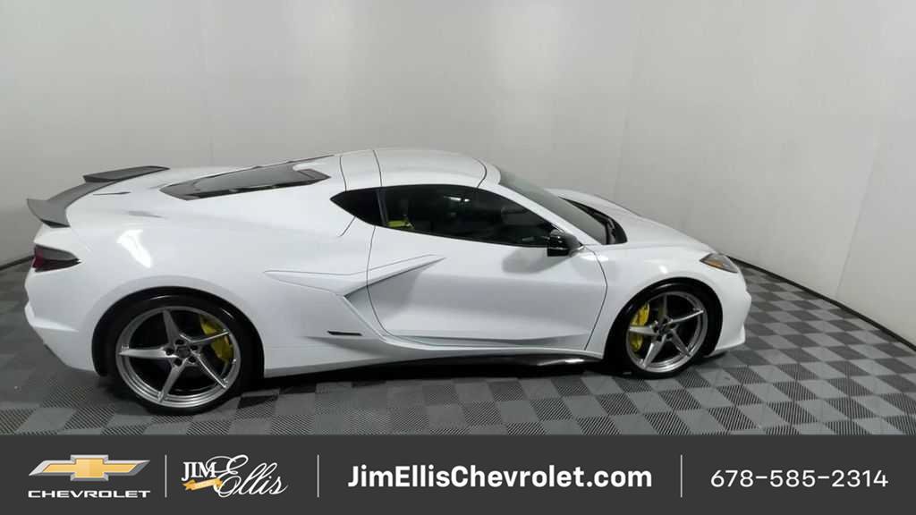 New 2025 Chevrolet Corvette E-Ray w/ ZER Performance Package AWD/4WD image 17