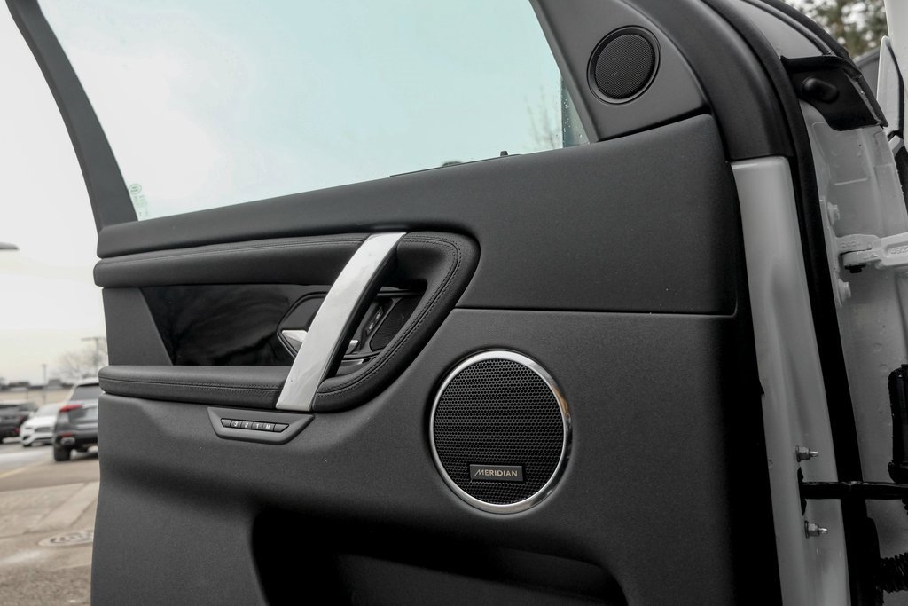 Used 2025 Land Rover Discovery Sport S image 11