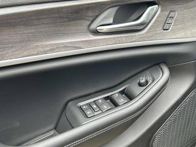 New 2025 Jeep Grand Cherokee L Limited image 9