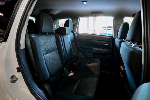 Used 2014 Mitsubishi Outlander SE AWD/4WD image 25
