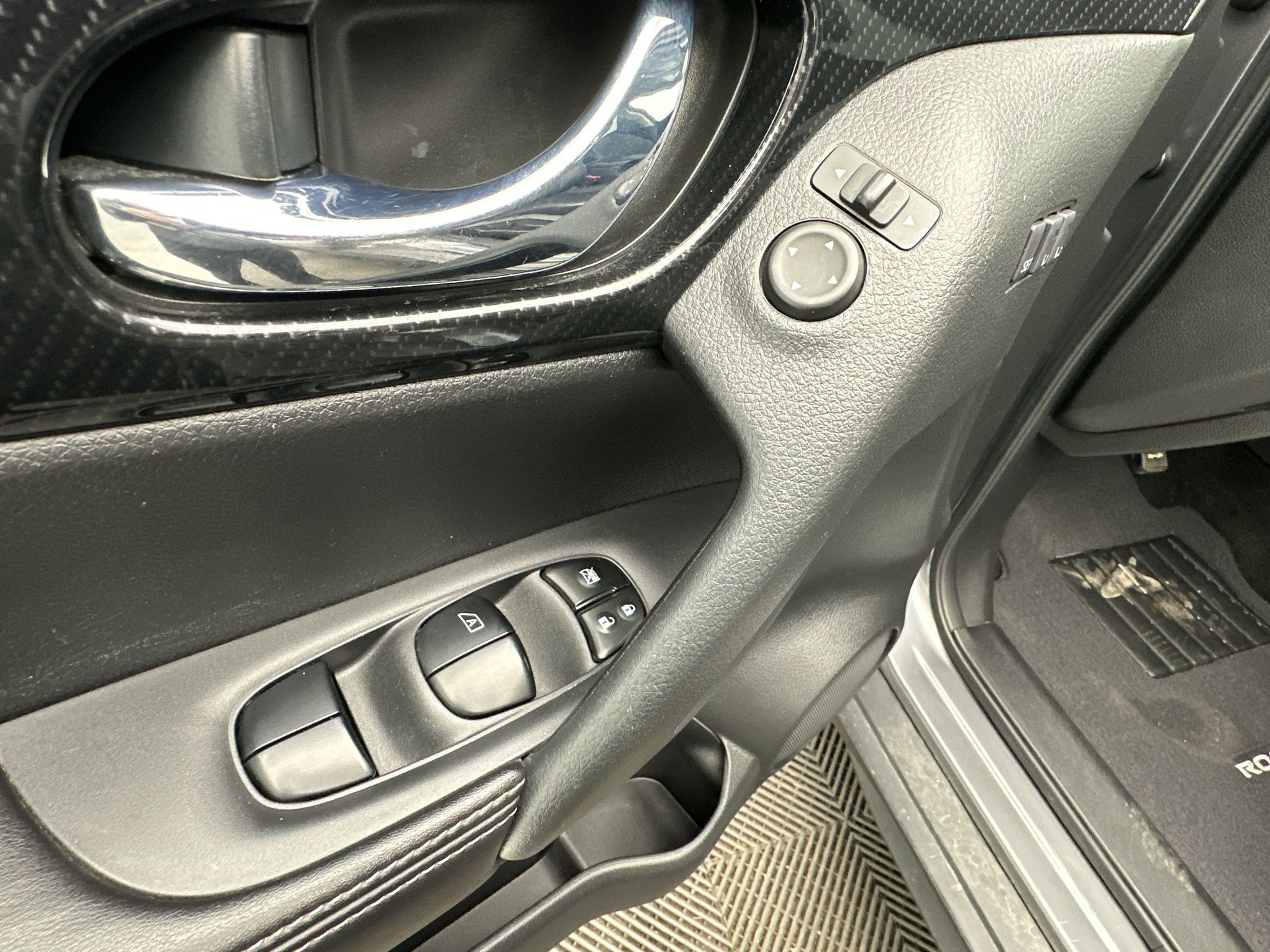 Used 2018 Nissan Rogue SL w/ Premium Package image 22