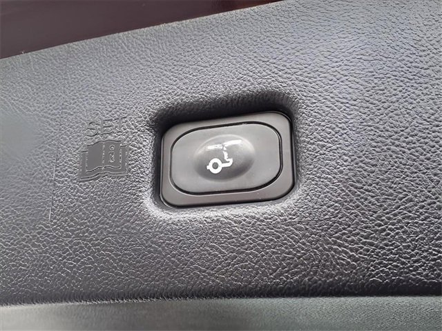 Used 2023 Lincoln Nautilus Reserve image 11