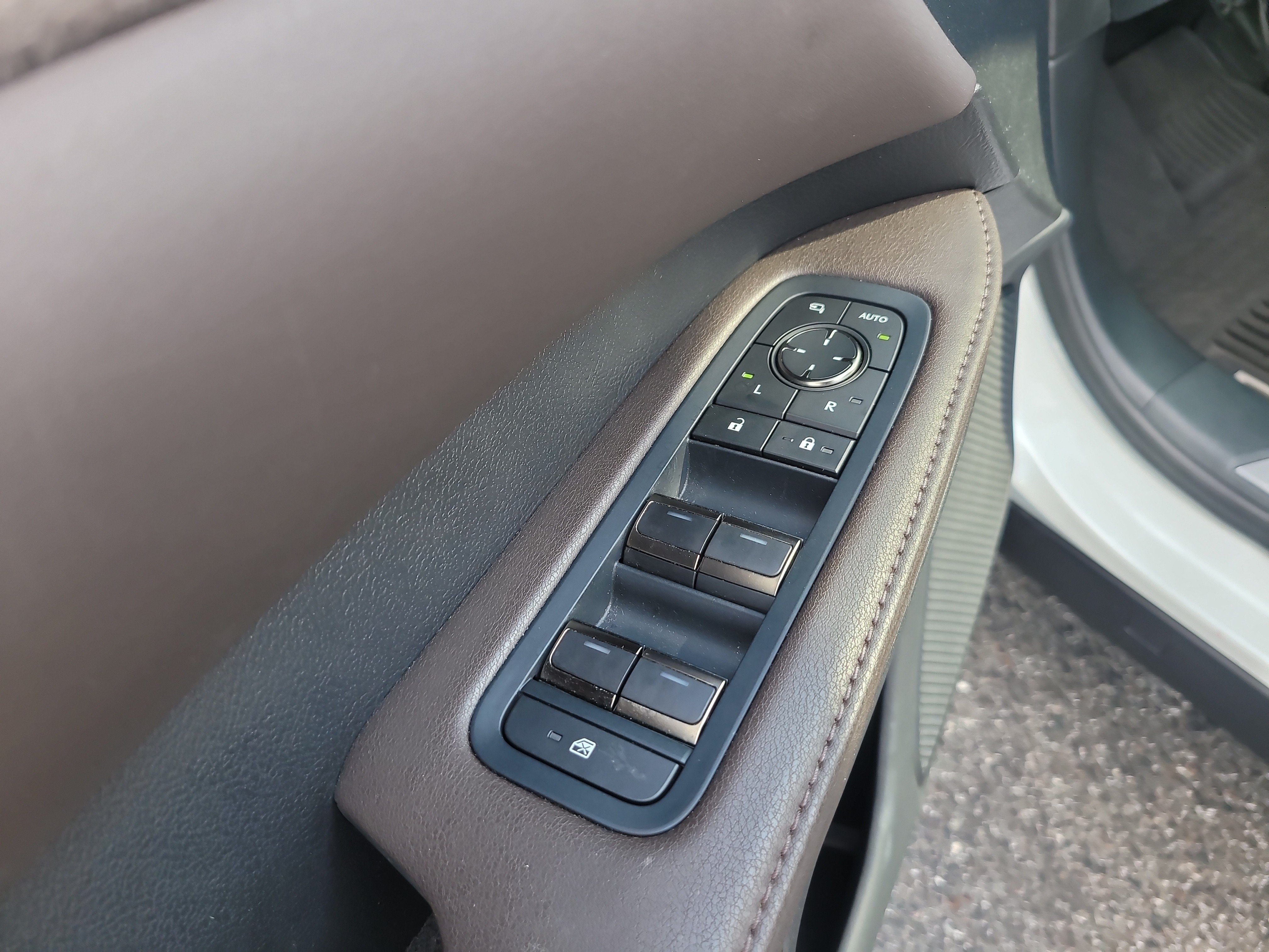 Used 2023 Lexus RX 350 FWD w/ Accessory Package (Z1) image 17