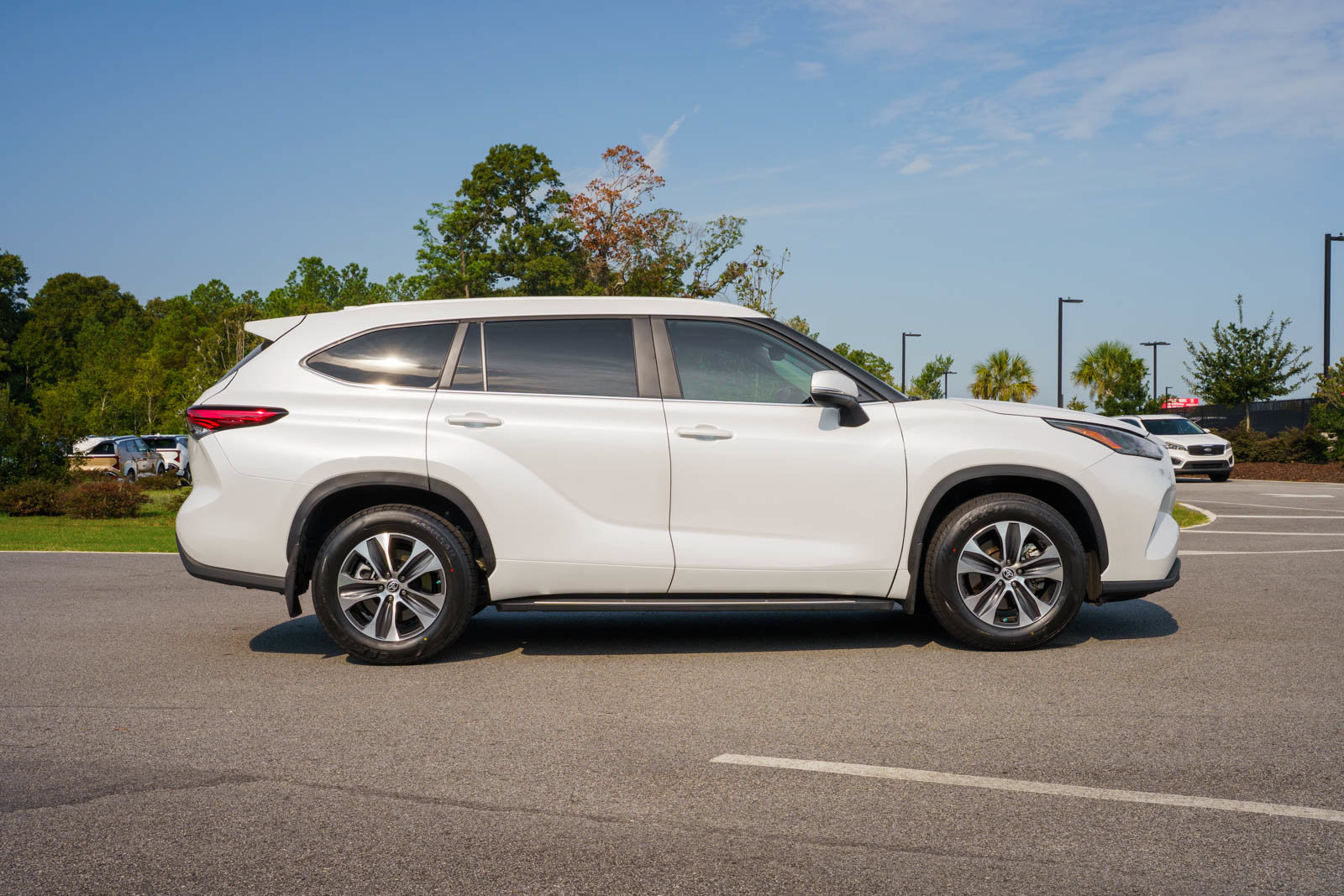 Used 2023 Toyota Highlander XLE FWD image 9