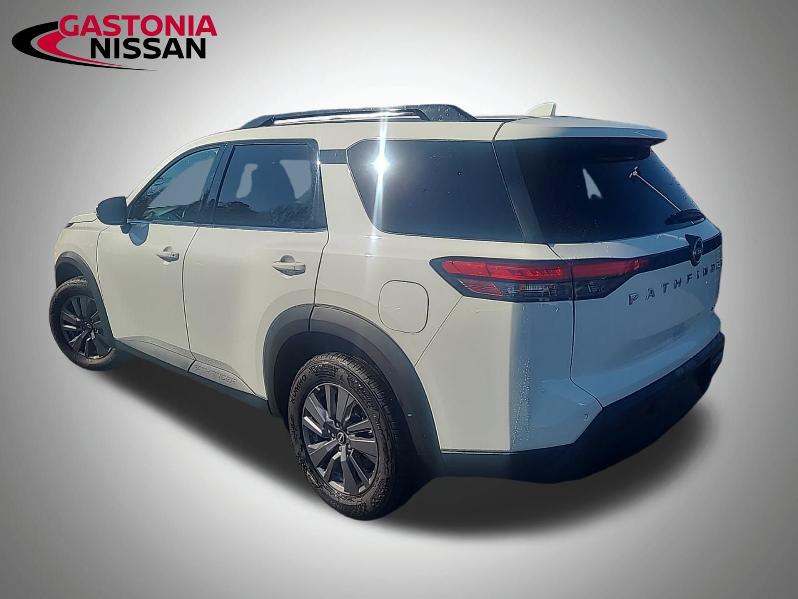 Used 2024 Nissan Pathfinder SV image 10