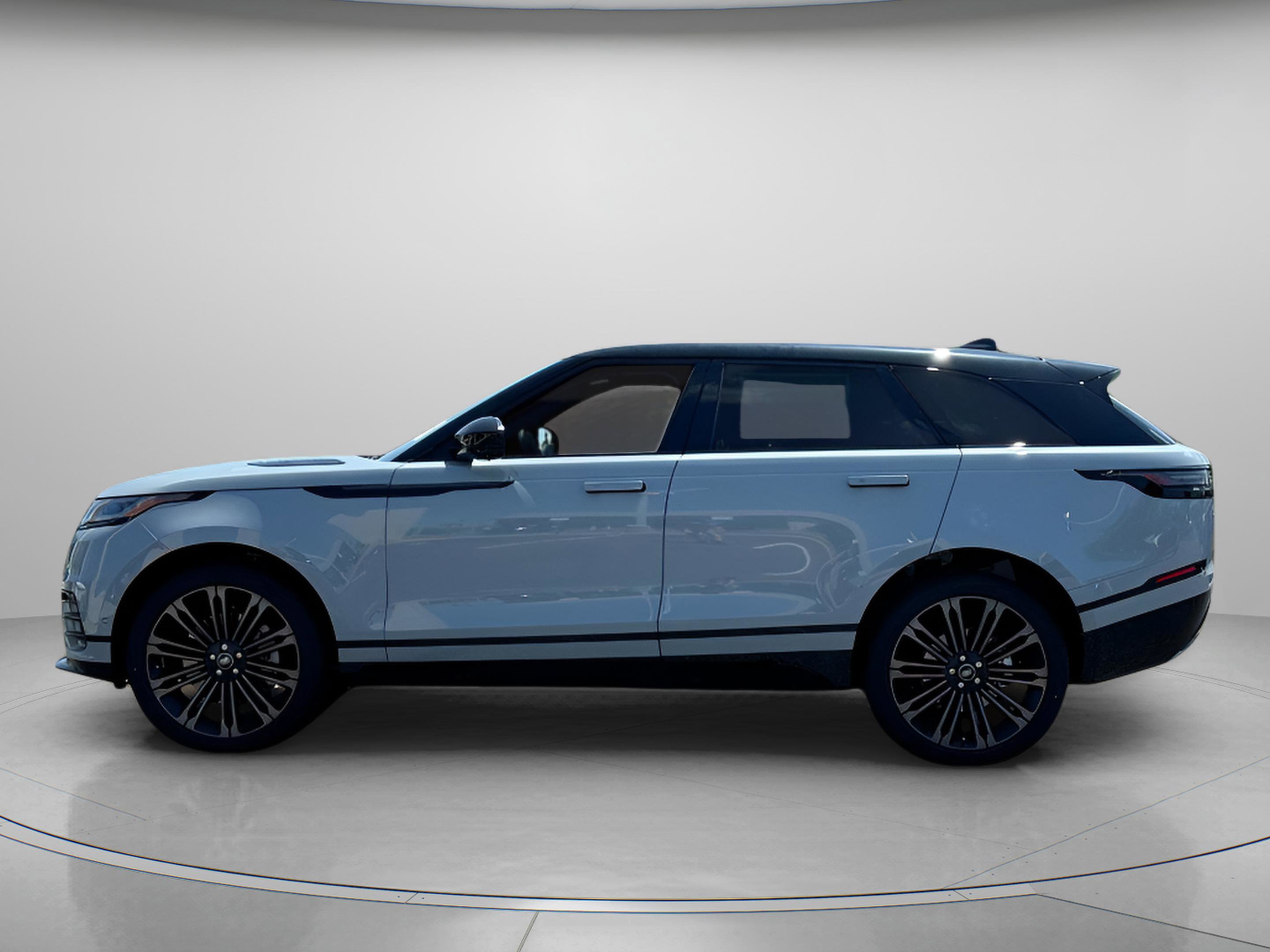 Used 2026 Land Rover Range Rover Velar Dynamic SE image 2
