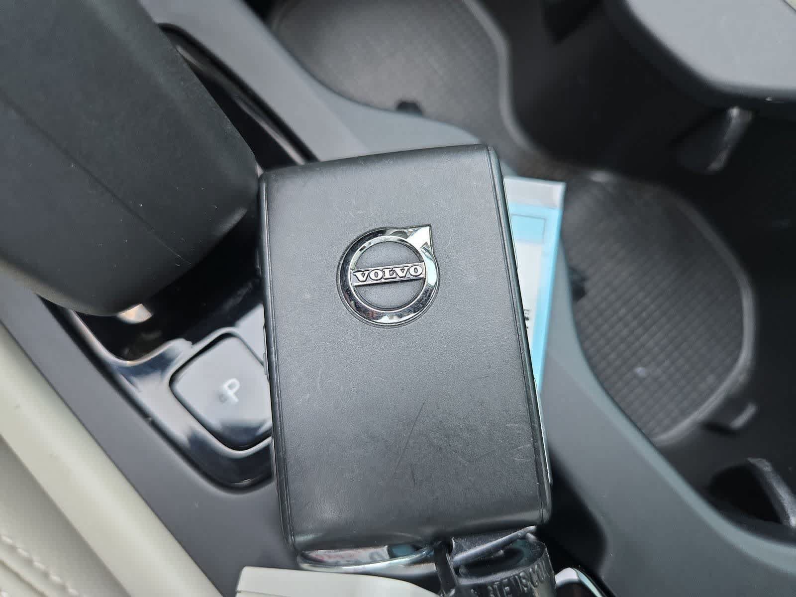 Used 2022 Volvo XC40 T4 Momentum FWD image 31