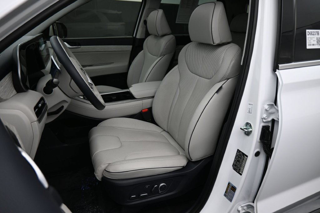 Used 2025 Hyundai Palisade Calligraphy FWD image 17