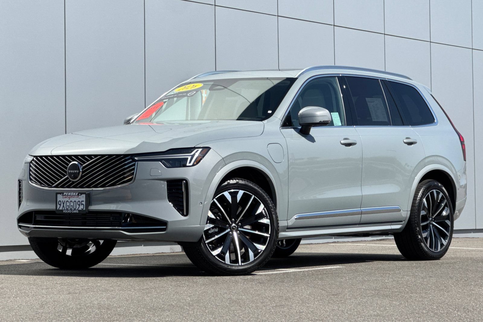 Certified 2026 Volvo XC90 T8 Ultra w/ Protection Package Premier AWD/4WD image 1