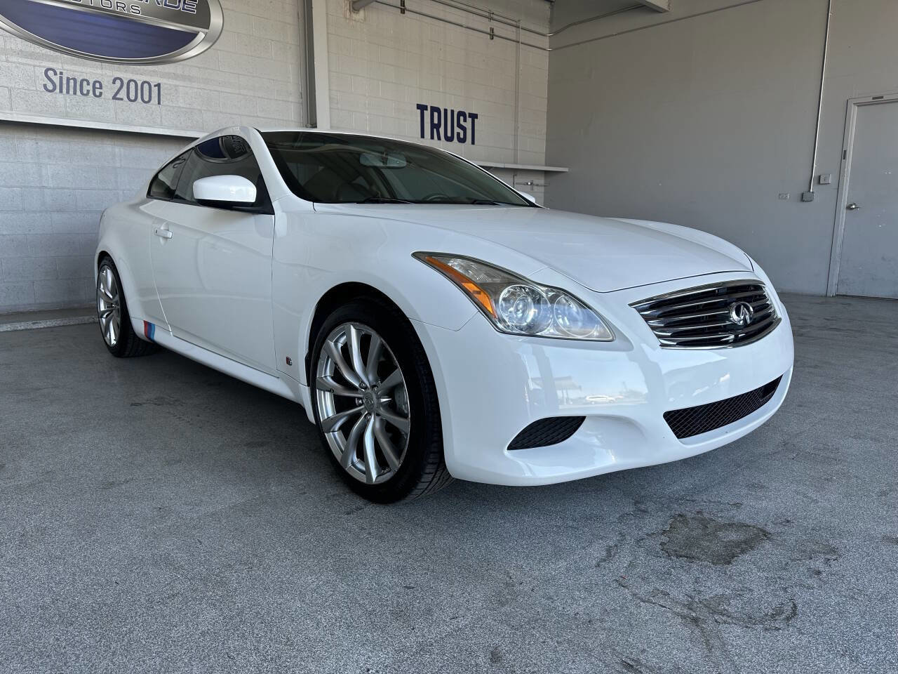 Used 2009 INFINITI G37 Journey w/ Premium Pkg image 3