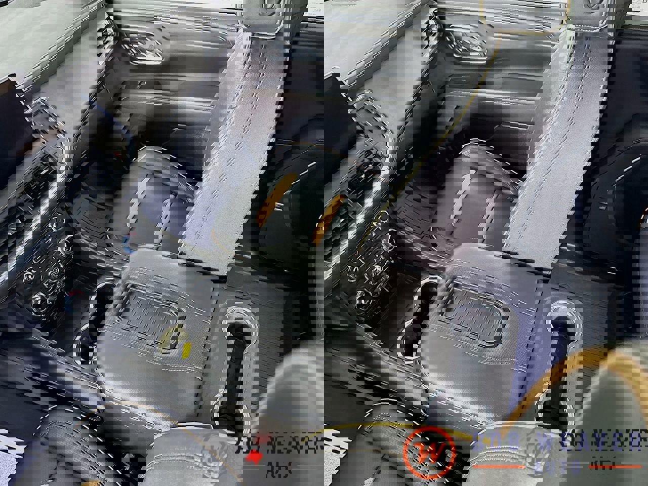 Used 2024 GMC Yukon XL AT4 AWD/4WD image 25