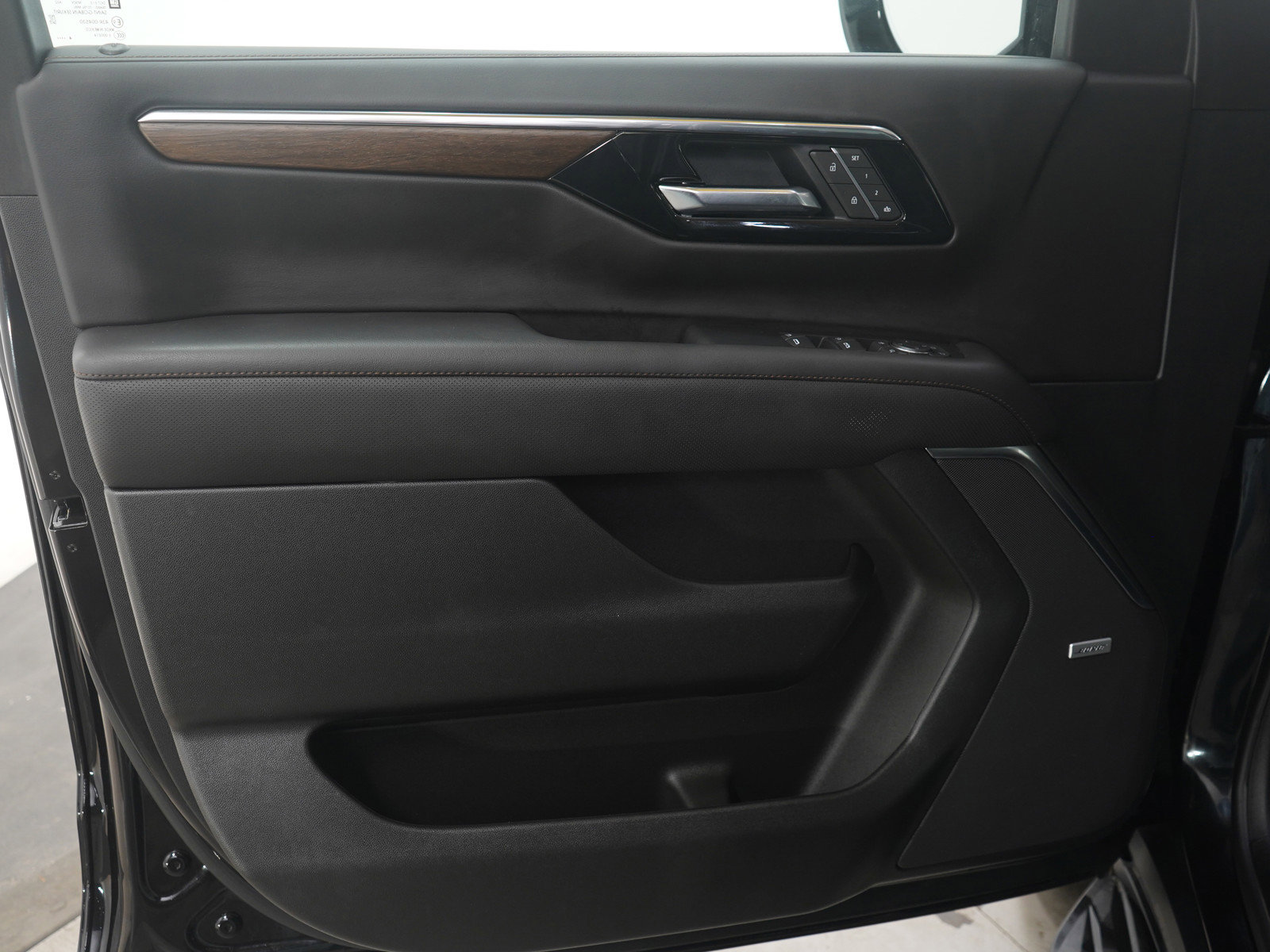 Used 2025 Chevrolet Tahoe High Country w/ Sun And Tow Package image 24