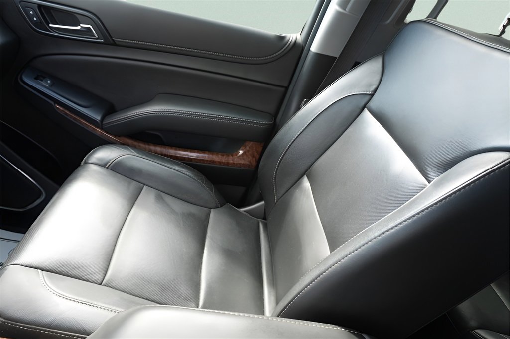 Used 2020 Chevrolet Suburban Premier w/ Premier 6.2L Value Package image 29