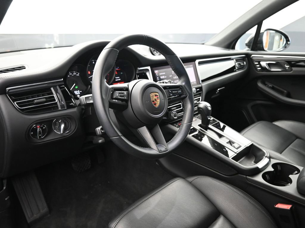Certified 2024 Porsche Macan Turbo AWD/4WD image 4