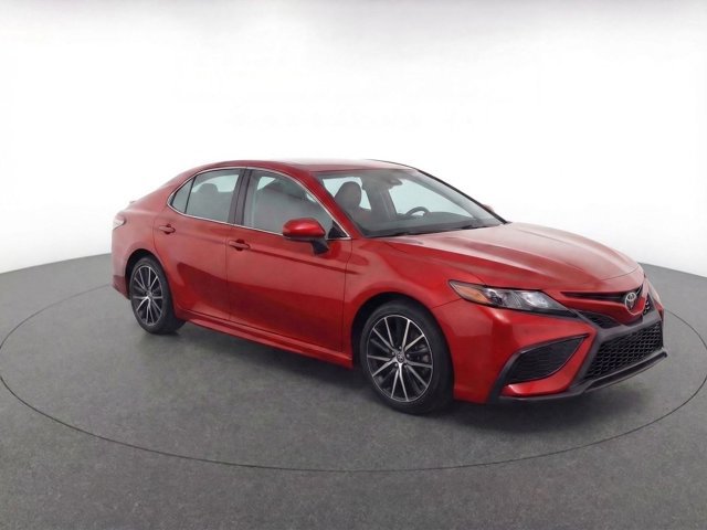 Used 2021 Toyota Camry SE image 3