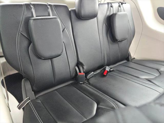 Certified 2024 Chrysler Pacifica Select image 9