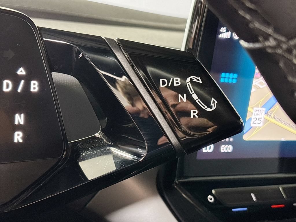 Certified 2024 Volkswagen ID.4 2WD image 19