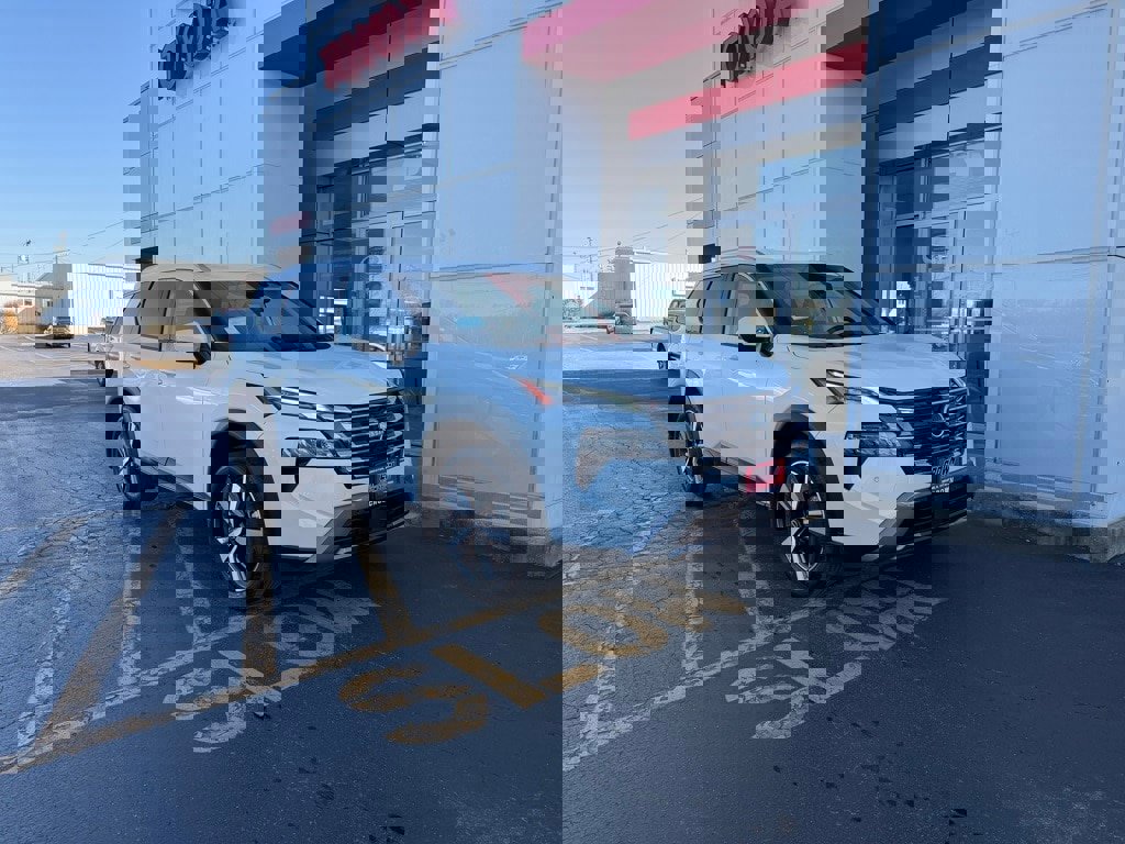 Certified 2025 Nissan Rogue SL image 3