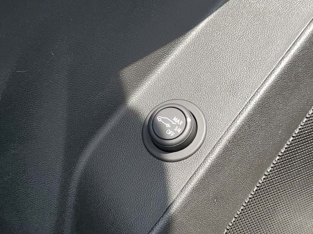 Used 2024 Chevrolet Equinox LT FWD image 23
