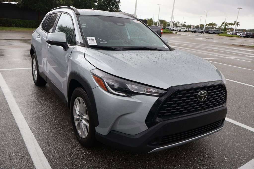 Used 2024 Toyota Corolla Cross LE FWD image 6