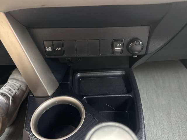 Used 2015 Toyota RAV4 LE image 22