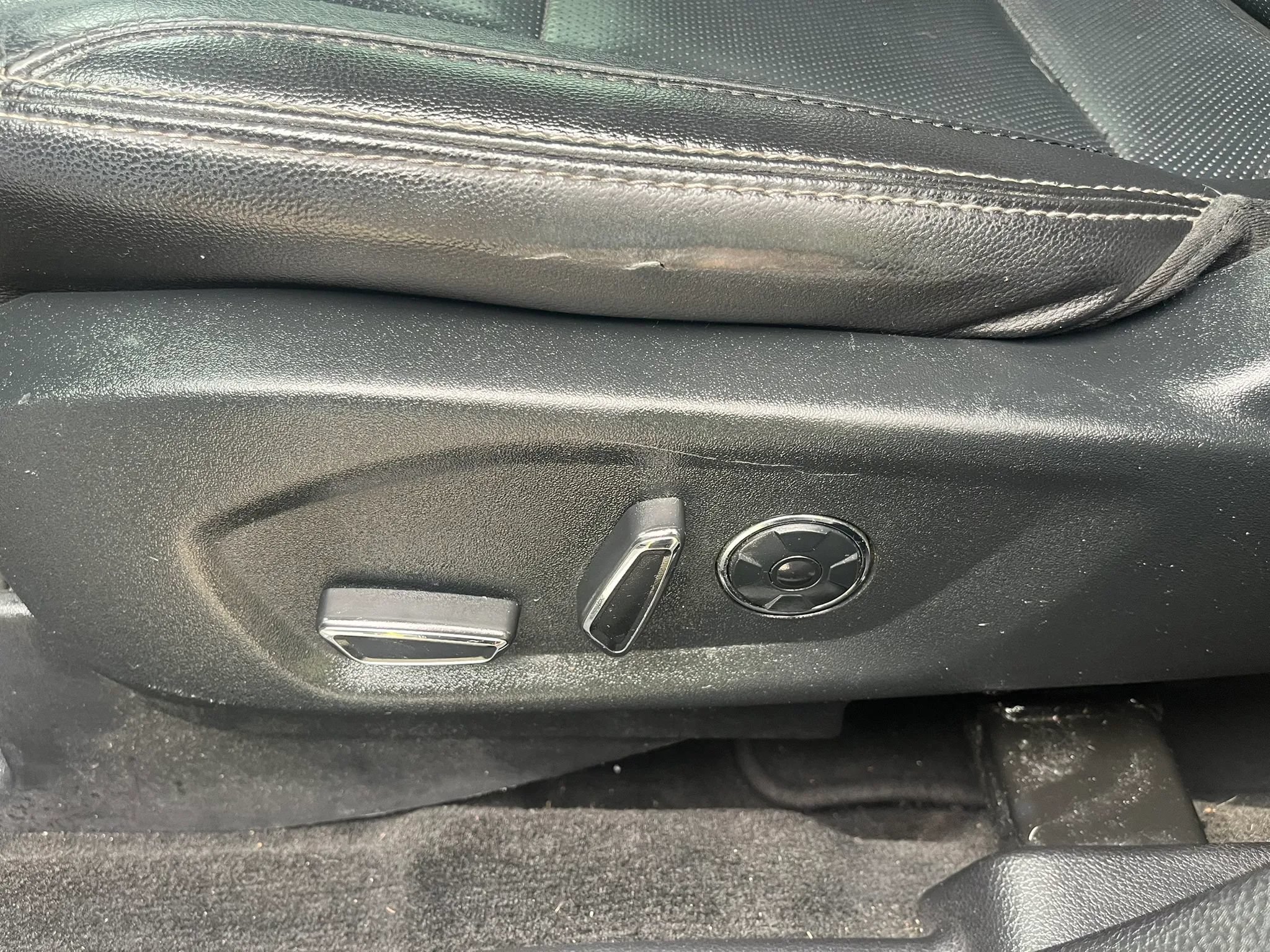 Used 2018 Ford Explorer Limited w/ Equipment Group 301A AWD/4WD image 14