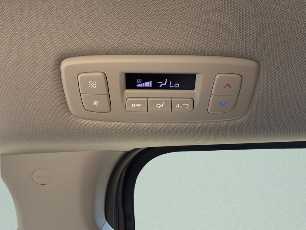 New 2026 Kia Carnival FWD image 25