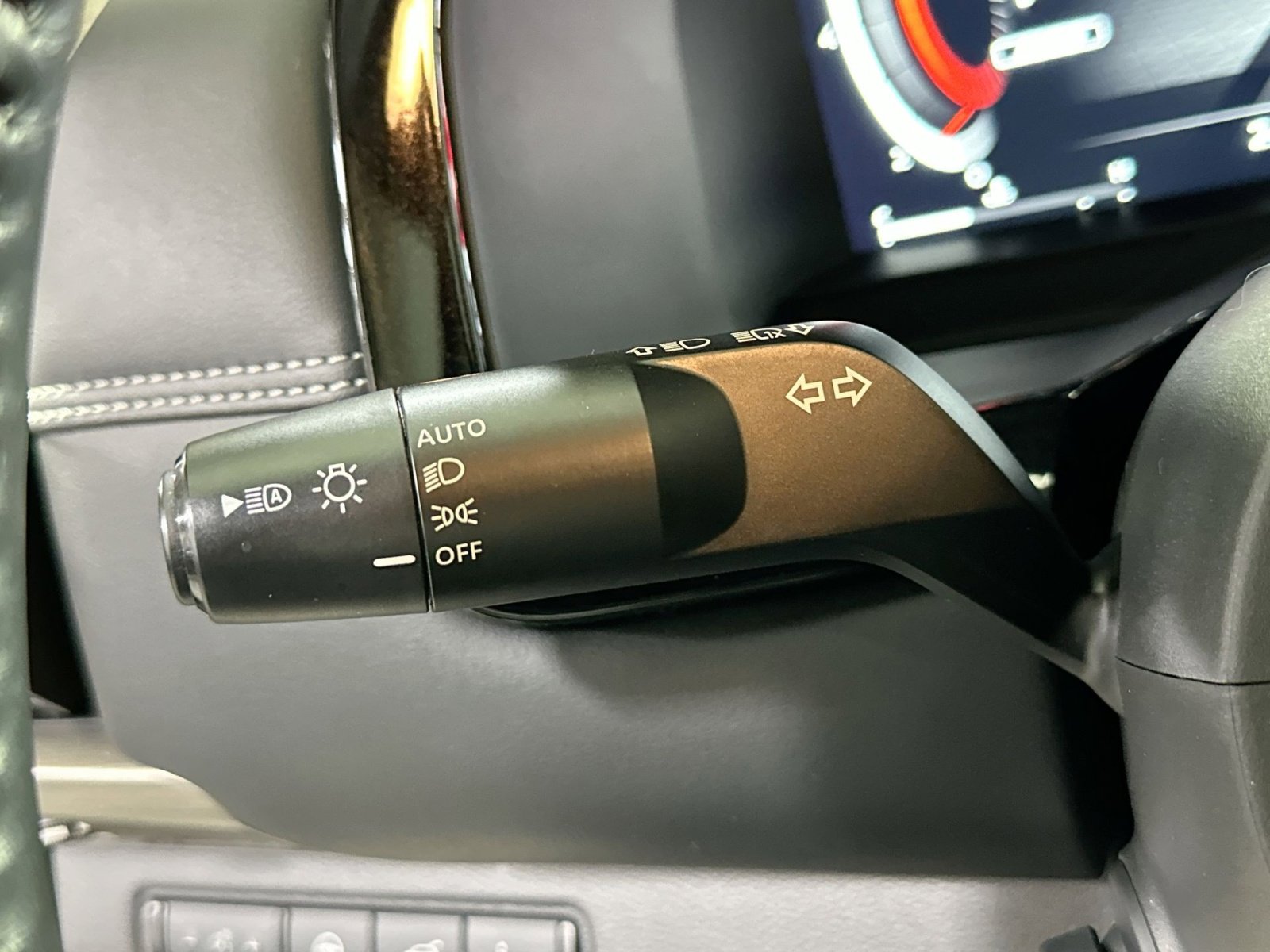 Used 2023 Nissan Pathfinder Platinum image 30