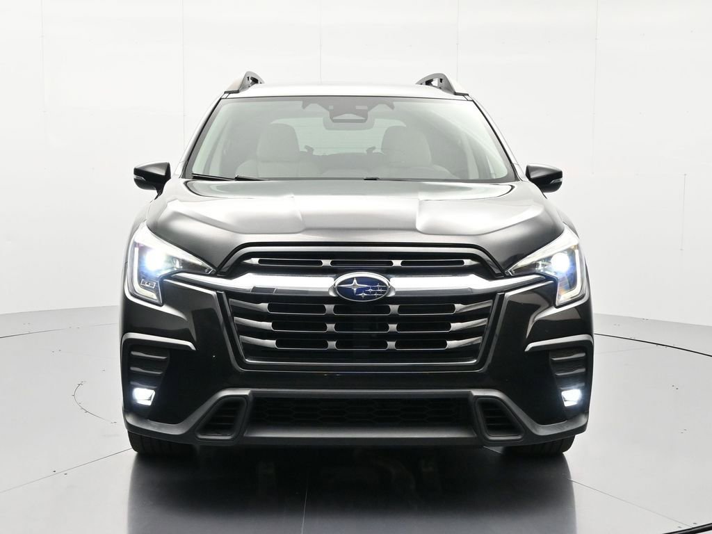Used 2023 Subaru Ascent Limited image 2