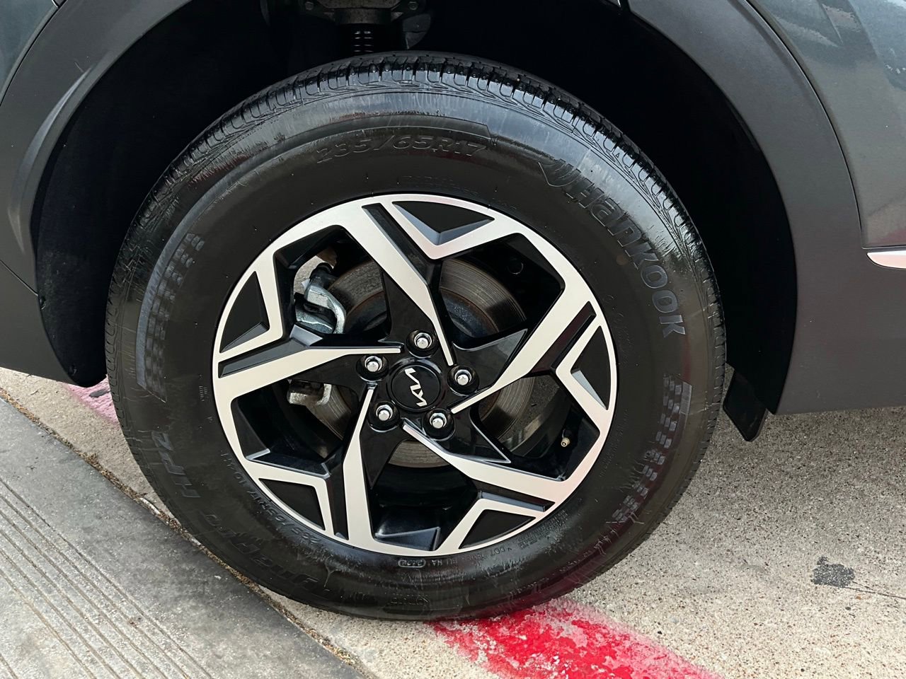 Used 2025 Kia Sportage LX image 9