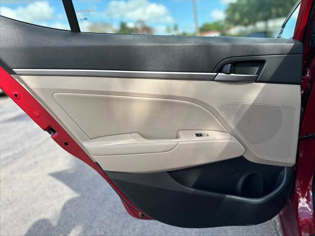 Used 2017 Hyundai Elantra Limited image 16