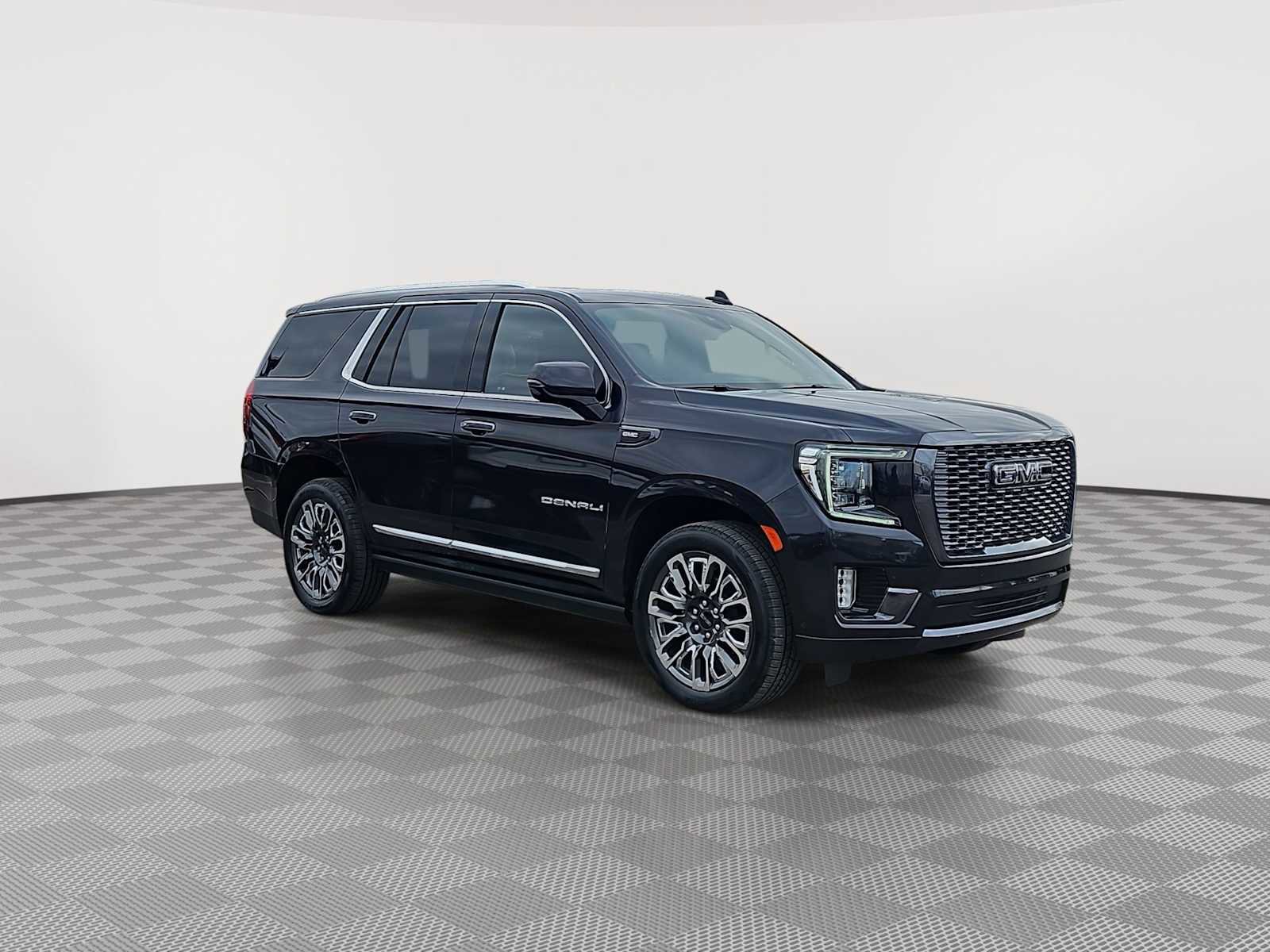 Used 2023 GMC Yukon Denali Ultimate image 2