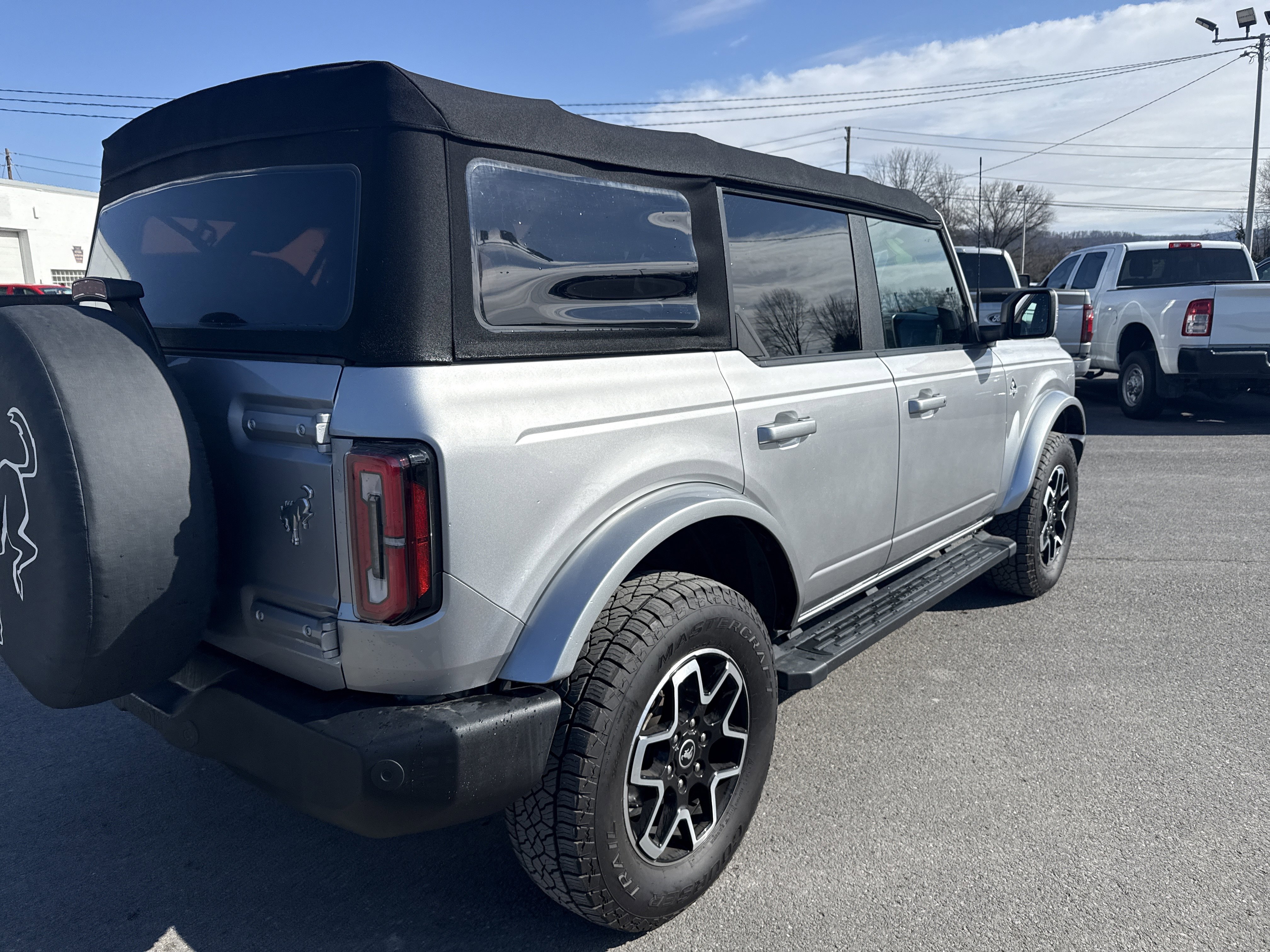 Used 2022 Ford Bronco Outer Banks image 3