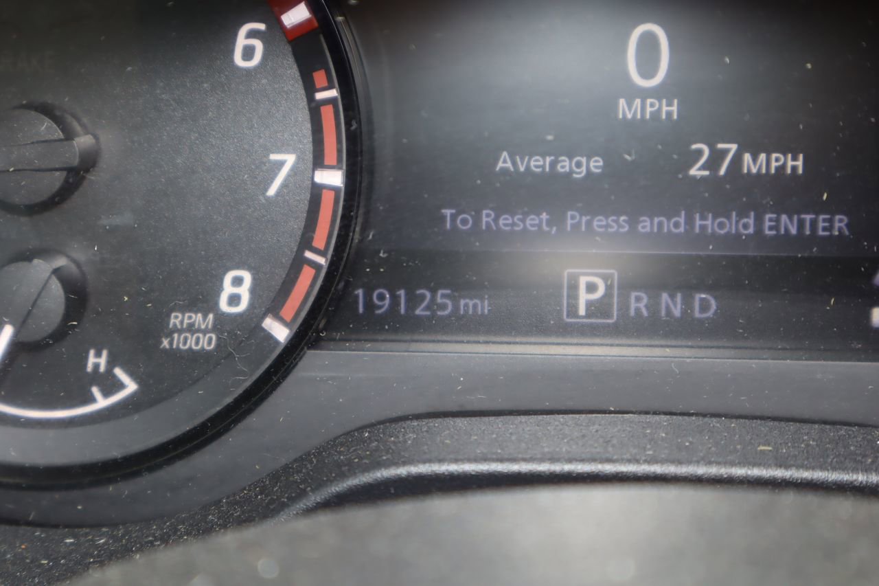 Used 2024 Nissan Titan PRO-4X w/ Pro-4x Convenience Package image 11