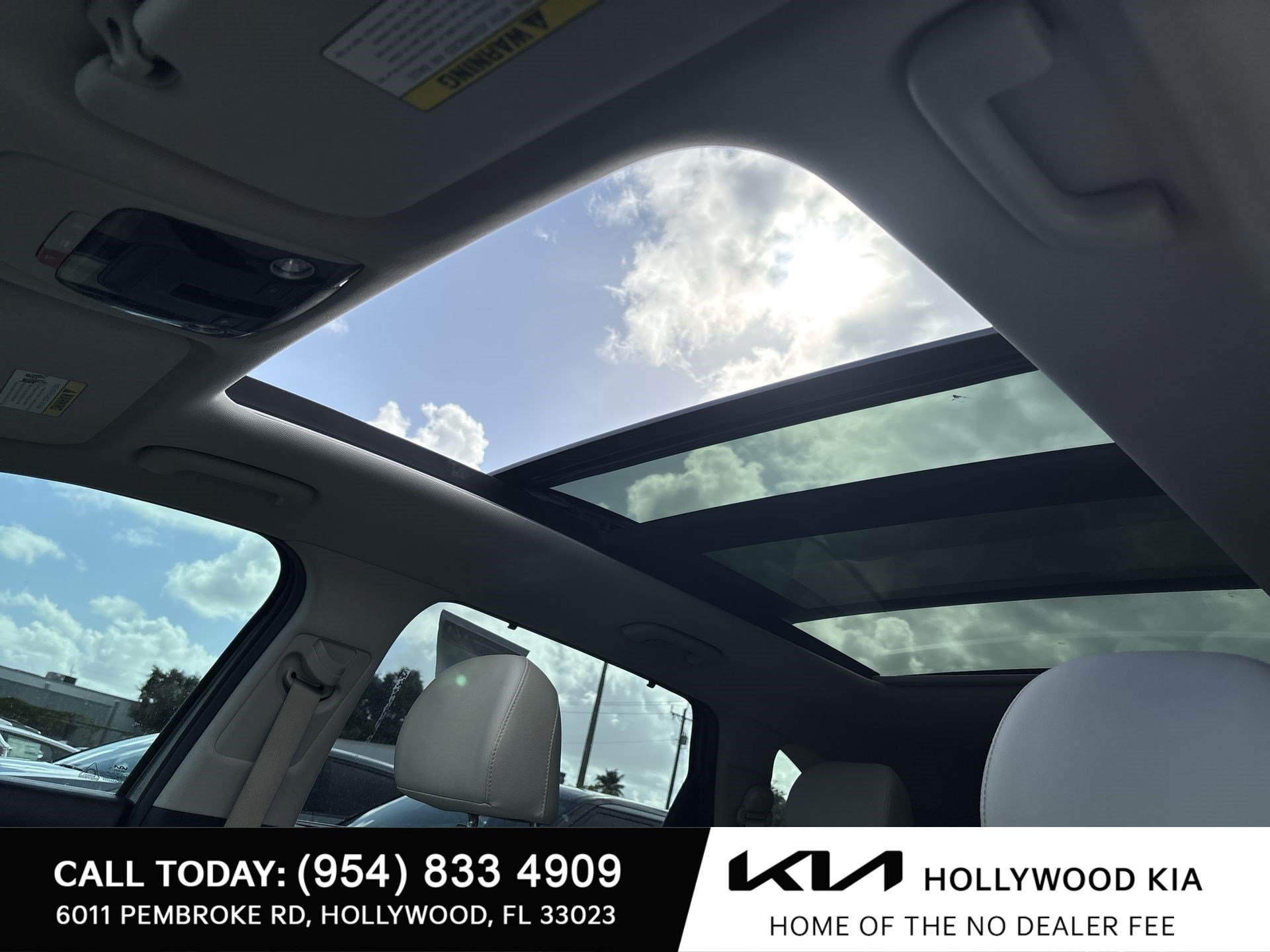 Used 2023 Kia Sorento SX Prestige w/ Panoramic Sunroof Package AWD/4WD image 16