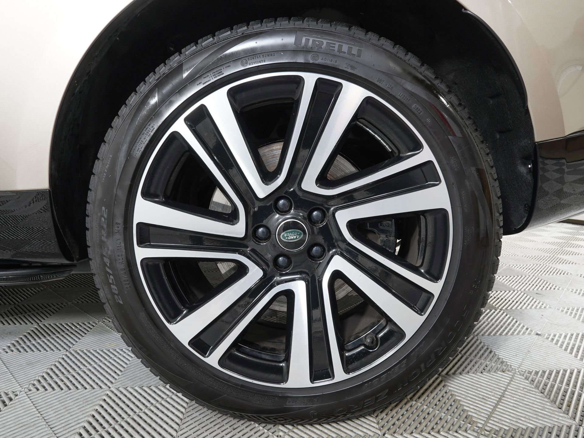 Used 2023 Land Rover Range Rover SE image 24