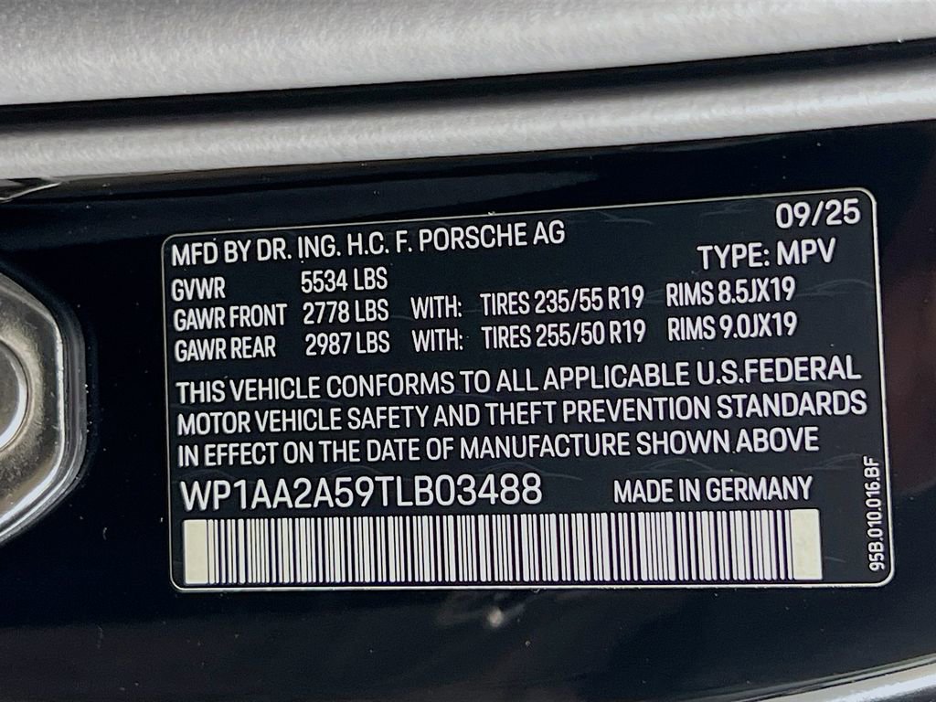 Certified 2026 Porsche Macan AWD/4WD image 34