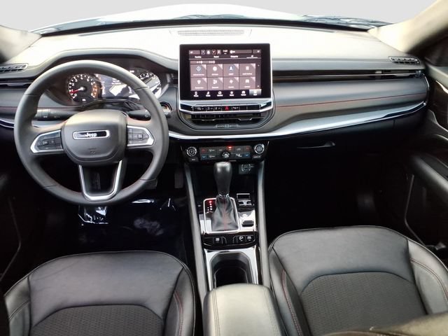 Used 2025 Jeep Compass Trailhawk AWD/4WD image 21
