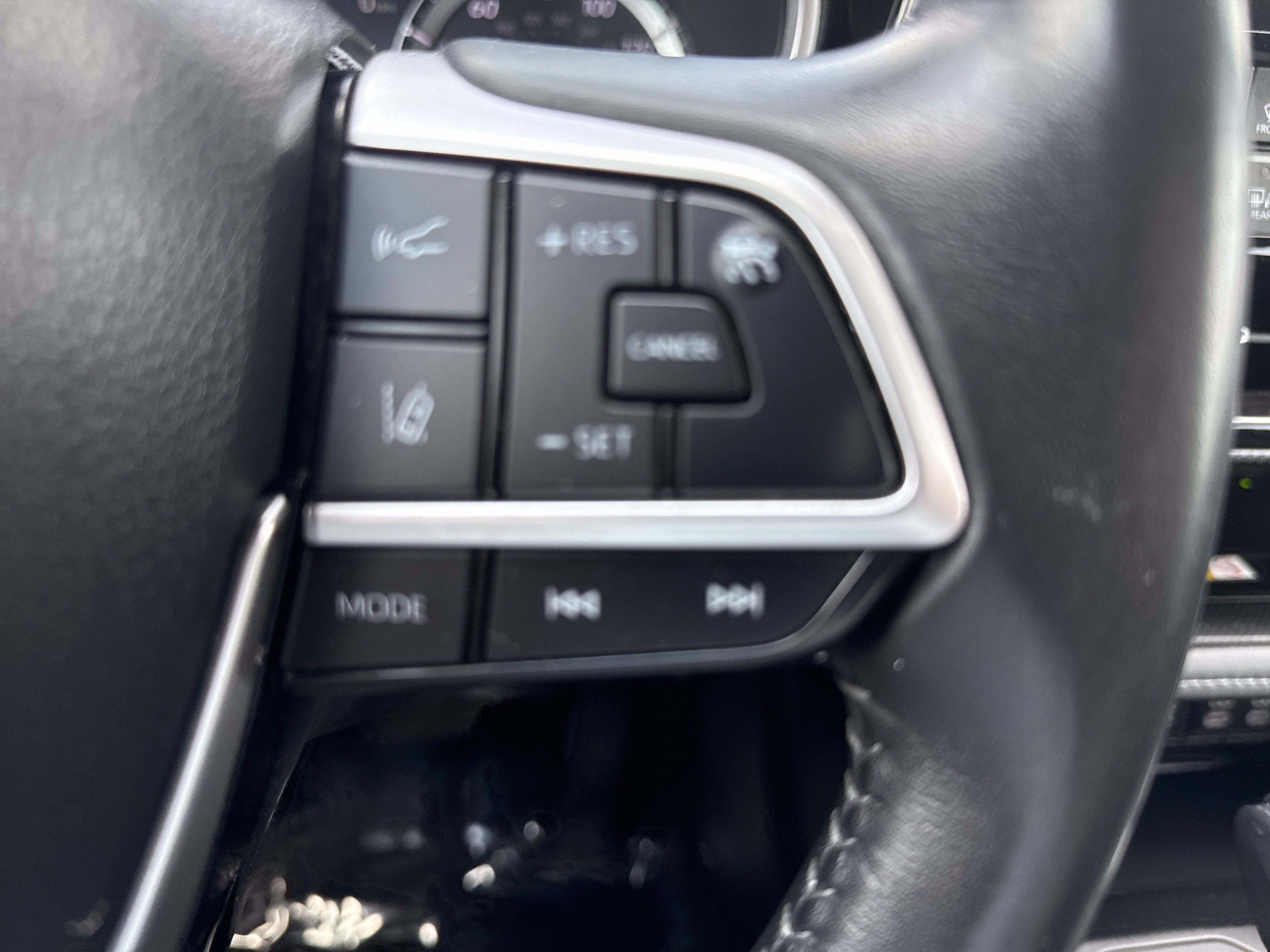 Used 2023 Toyota Highlander XSE AWD/4WD image 8