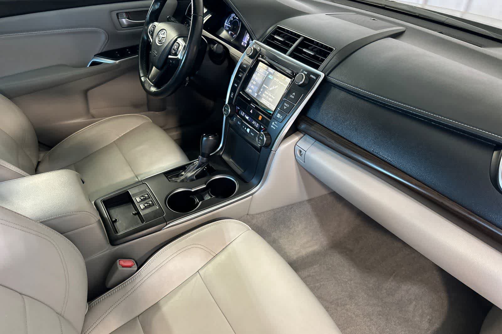 Used 2017 Toyota Camry XLE w/ Moonroof Package FWD image 18