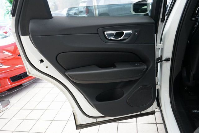 Used 2023 Volvo XC60 B5 Core image 50
