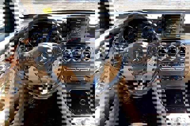 Used 2019 Mercedes-Benz GLC 300 4MATIC image 4