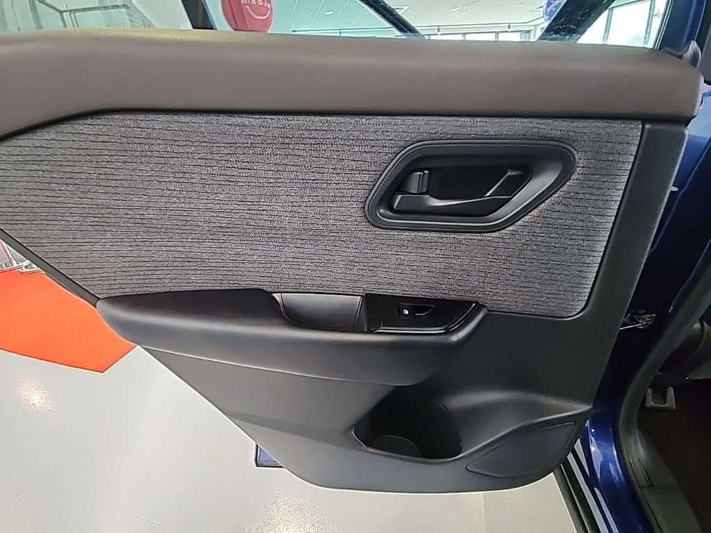 Used 2023 Nissan Rogue S image 20